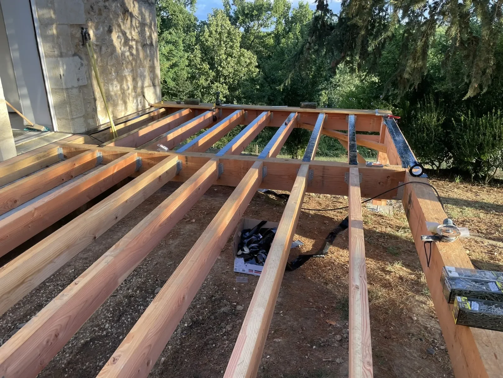 Mise en place de la structure de la terrasse