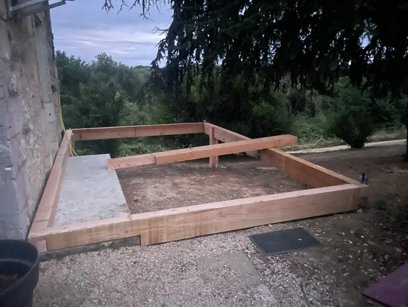 Plots béton préparés pour l'ossature