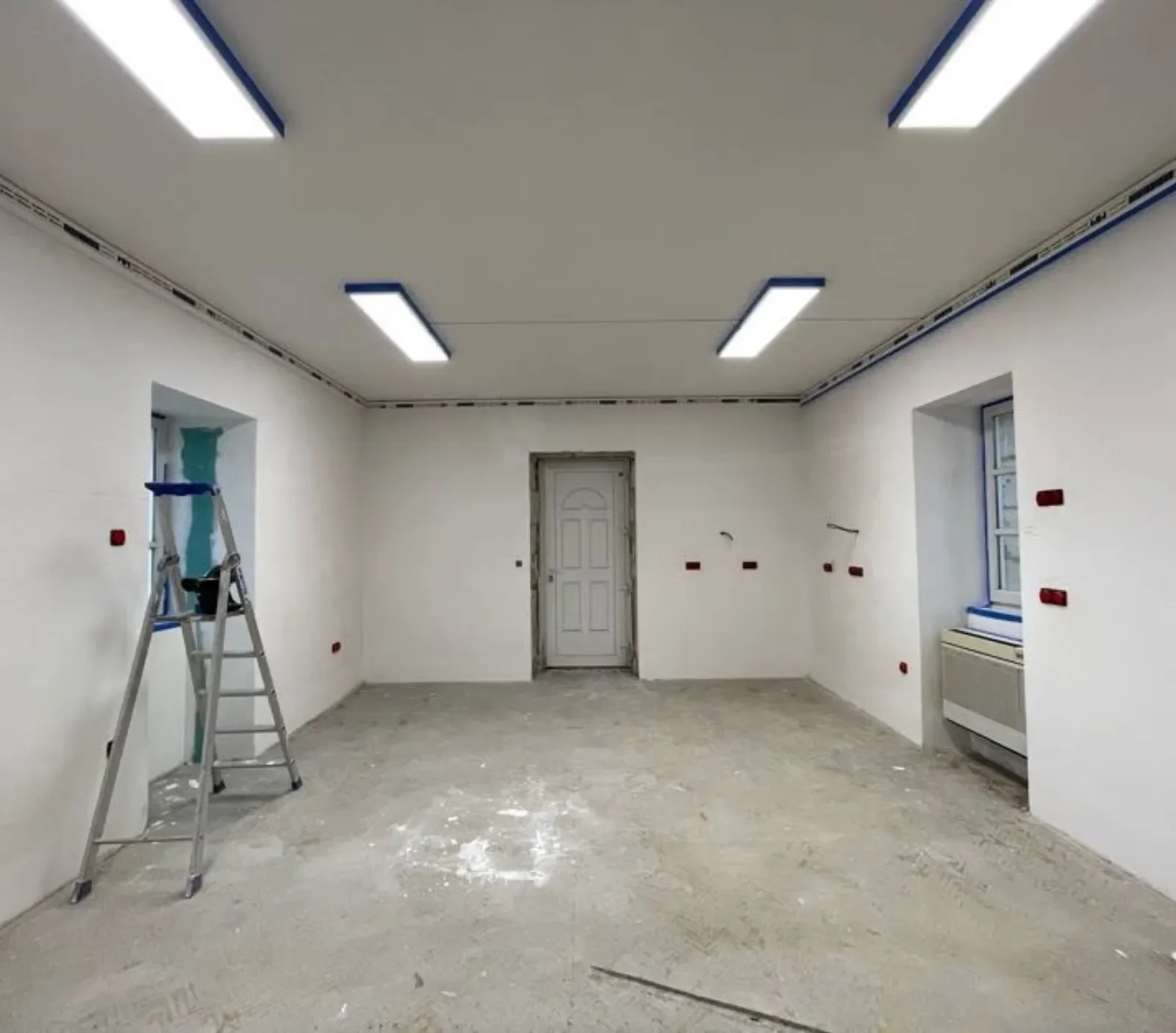 Îlot central et plan de travail en travertin