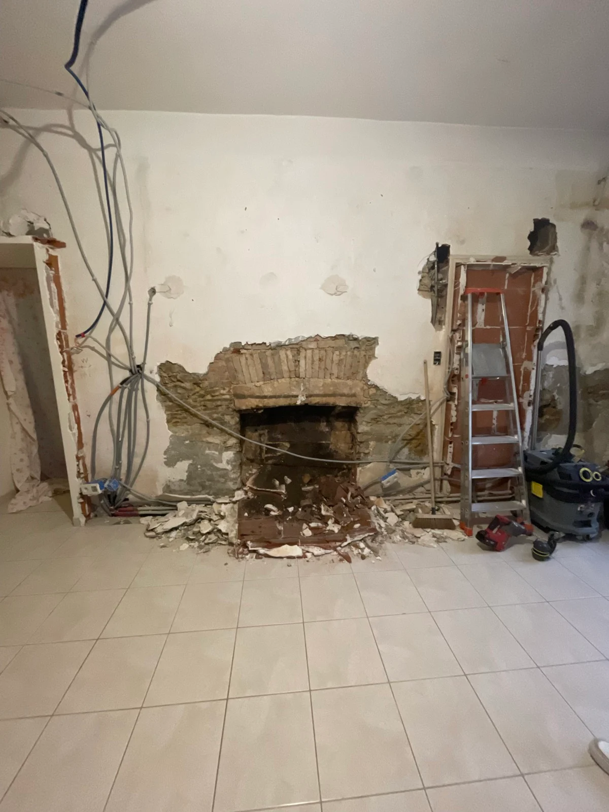 Sablage de la cheminée en pierre