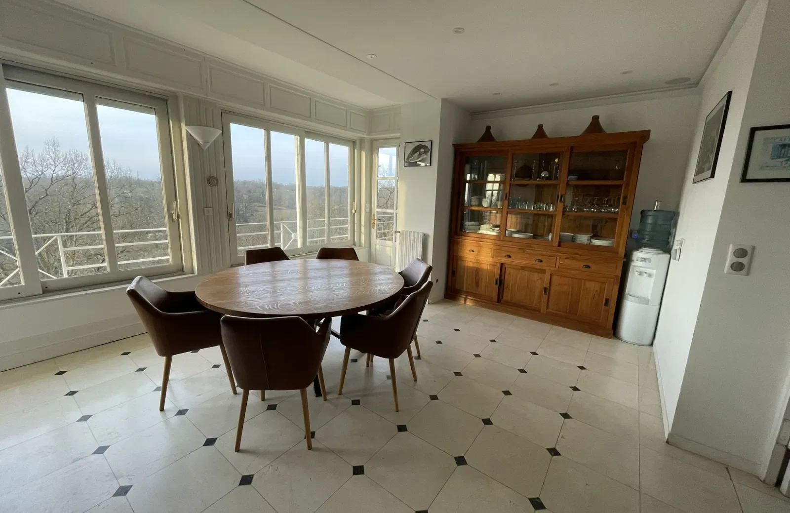 Faux plafond et points lumineux sur variateur